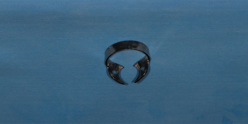 efrver W14 rubber dam clamp commonly used for isolating mandibular molars during restorative treatment.