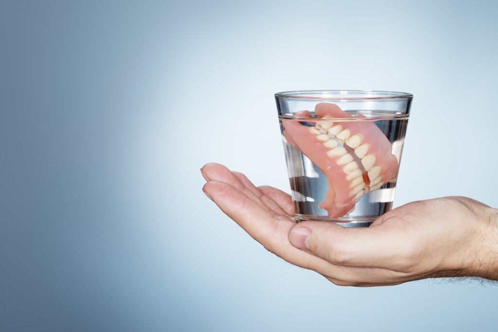 Denise Prichard Wearing Dentures at Night Raises Pneumonia Risk in Seniors Featured Image